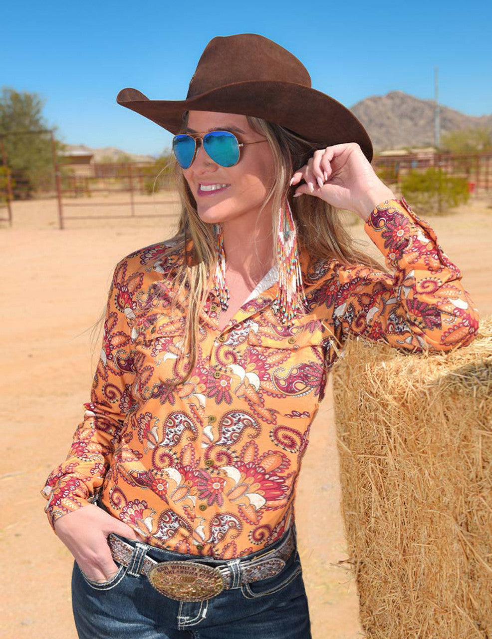 COWGIRL TUFF Women's Gold Paisley Print Pullover Button-Up