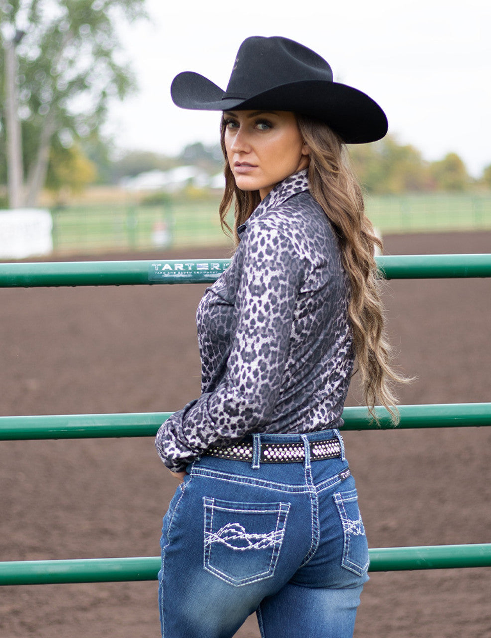 COWGIRL TUFF Snow Leopard Lightweight Jersey Pullover Button Up