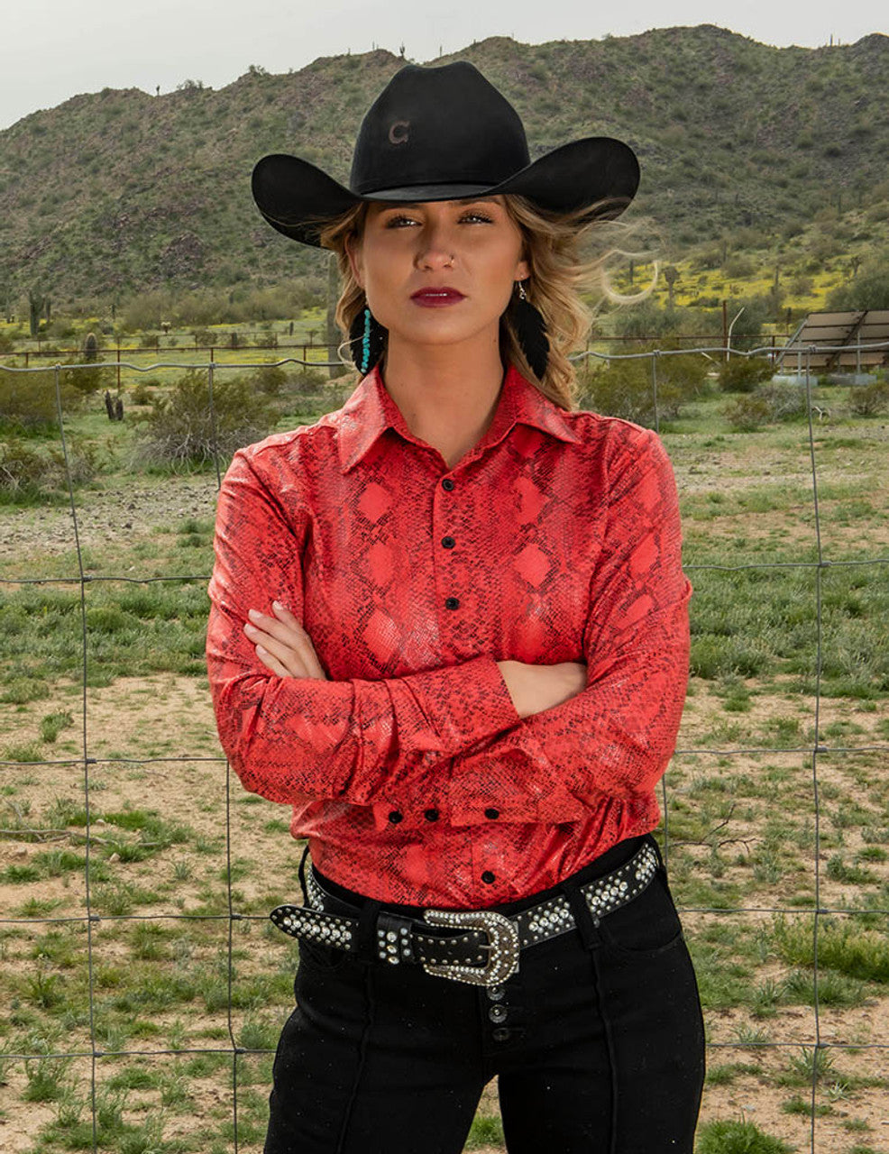 COWGIRL TUFF Women's Red Snake Pullover Button-Down